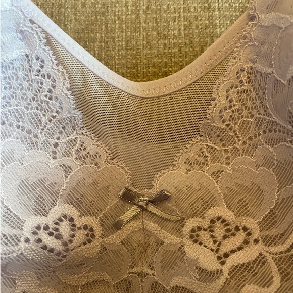 Cacique Lightly Lined Lace Underwire Bra - Picture 3 of 4
